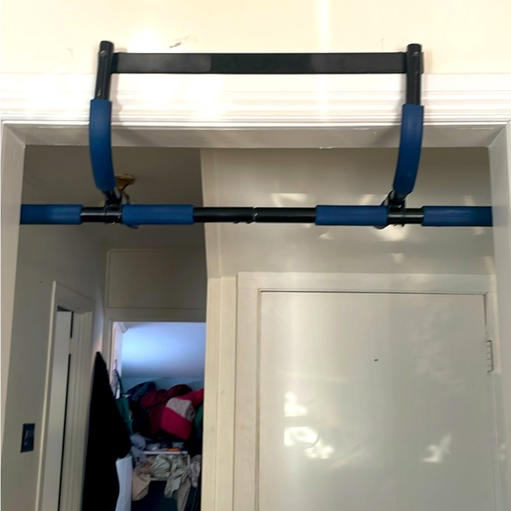 WEIGHT LIFTING BAR